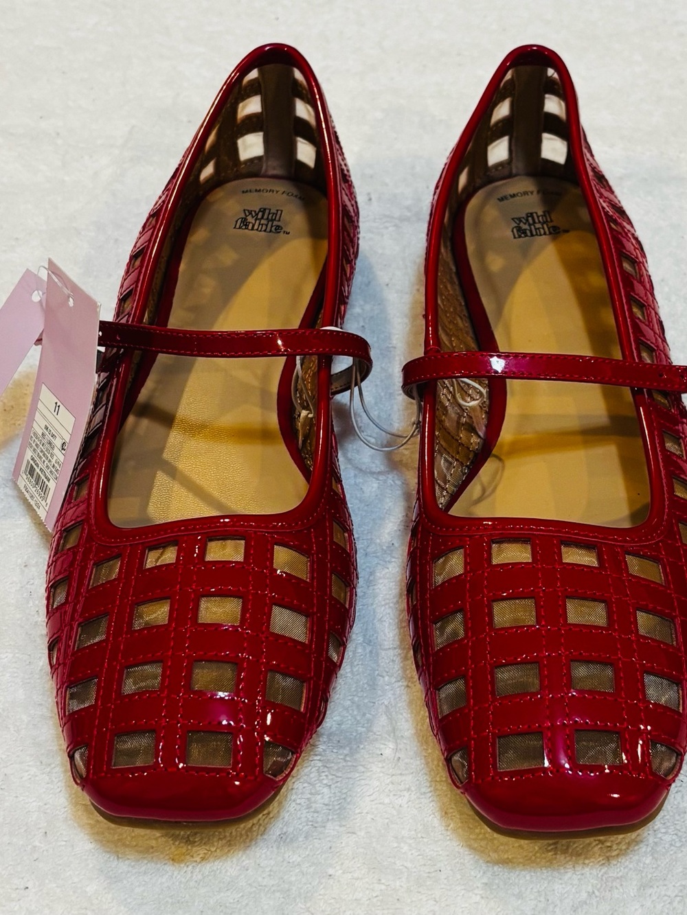 Brand New Stylish Wild Fable Flats  - Size 11 - Box 84